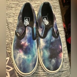 Size 3 in kids. 
Paid $100 plus shipping 
Asking $70 OBO